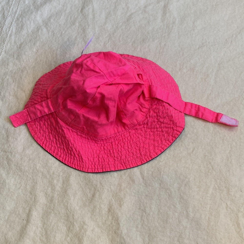 Carter’s Hat - Picture 6 of 7